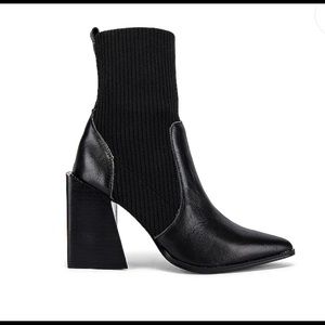 BRAND NEW Steve Madden black tackle booties!